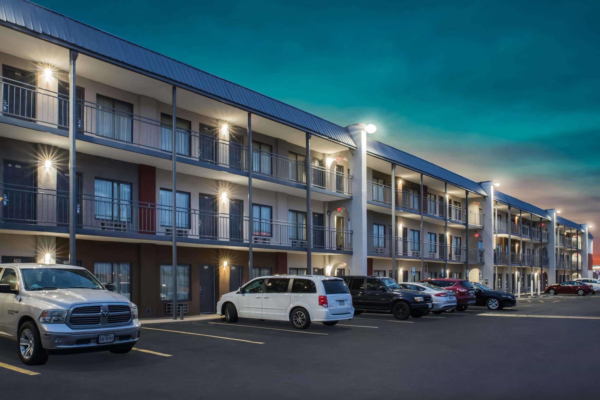Knights Inn - Nashville Downtown Экстерьер фото